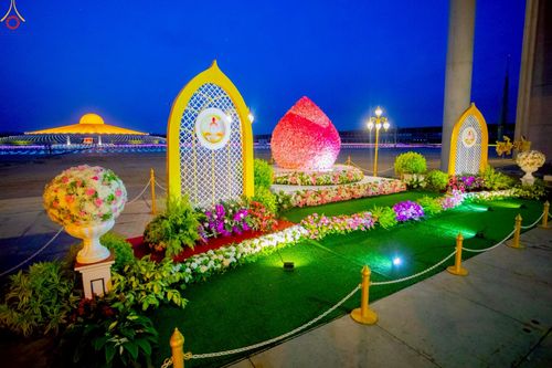 ภาพ No.223989:วันวิสาขบูชา วันอาทิตย์ที่ 11 พฤษภาคม พ.ศ. 2568 พิธีจุดวิสาขประทีป ,  พิธีเวียนประทักษิณรอบพระมหาธรรมกายเจดีย์ , พิธีฉลองชัยสวดมนต์บทธัมมจักกัปปวัตตนสูตร ครบ 7,357,000,000 จบ ณ มหารัตนวิหารคด วัดพระธรรมกาย