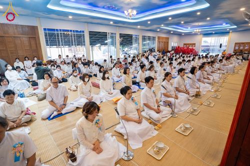 ภาพ No.196944:พิธีถวายภัตตาหารเป็นสังฆทาน แด่พระธรรมยาตรา ณ วัดโบสถ์(บน) ตำบลบางคูเวียง อำเภอบางกรวย จังหวัดนนทบุรี ในโครงการธรรมยาตรา กตัญญูบูชา มหาปูชนียาจารย์ พระมงคลเทพมุนี(สด จนฺทสโร) พระผู้ปราบมาร อนุสรณ์สถาน 7 แห่ง ปีที่ 13 วันที่ 18 มกราคม พ.ศ. 2568