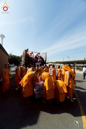 ภาพ No.273703:วันที่ 27 พฤศจิกายน พ.ศ. 2568 คณะศิษยานุศิษย์วัดพระธรรมกาย มูลนิธิธรรมกาย มอบอาหารและสิ่งของความช่วยเหลือให้พี่น้องชาวใต้ ผู้ประสบอุทกภัยน้ำท่วม