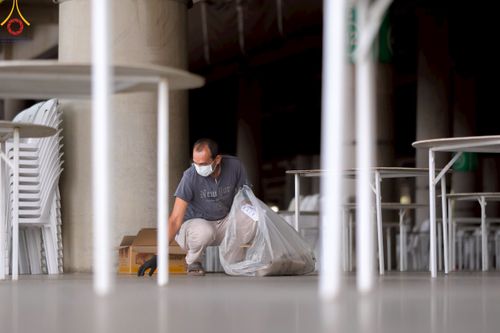 ภาพ No.220492:วันที่ 23-25 เมษายน พ.ศ. 2568 เจ้าหน้าที่และสาธุชนช่วยกัน รับบุญเก็บงานวันคุ้มครองโลก ณ วัดพระธรรมกาย