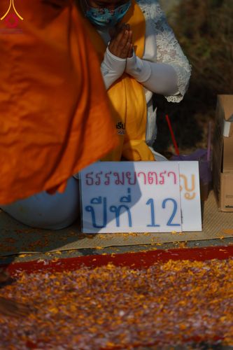 ภาพ No.107888:พิธีต้อนรับพระธรรมยาตรา ในโครงการธรรมยาตรากตัญญูบูชา มหาปูชนียาจารย์ พระมงคลเทพมุนี(สด จนฺทสโร) พระผู้ปราบมาร อนุสรณ์สถาน 7 แห่ง ปีที่ 12 วันที่ 7 มกราคม พ.ศ. 2567 ณ อนุสรณ์สถานคลองบางนางแท่น  อ.สามพราน จ.นครปฐม