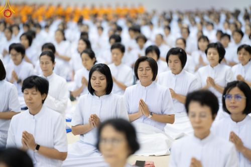 ภาพ No.59255:พิธีเจริญพระพุทธมนต์ ถวายภัตตาหารเป็นสังฆทาน เนื่องในวาระอายุวัฒนมงคล 80 ปี หลวงพ่อธัมมชโย ณ สภาธรรมกายสากล วัดพระธรรมกาย วันพุธที่ 24 เมษายน พ.ศ.2567