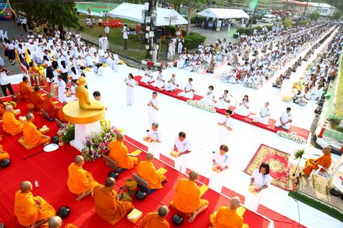 ภาพ No.235179:วันอาทิตย์ที่ 27 กรกฎาคม พ.ศ. 2568 พิธีตักบาตรพระ1,000 รูป ทำบุญเมืองพัทลุง ประธานสงฆ์ พระปริยัติวชิโรดม  เจ้าคณะจังหวัดพัทลุง ประธานฆราวาส นายรัฐศาสตร์ ชิดชู  ผู้ว่าราชการจังหวัดพัทลุง