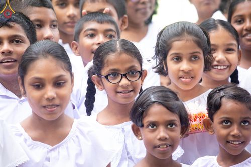 ภาพ No.140711:PhotoStory มหาศรัทธา ธรรมยาตราศรีลังกา EP.4 โครงการสยาม-ลังกา ธรรมยาตรา ฉลองเทศกาลวิสาขบูชาแห่งชาติ ศรีลังกา  บูชาธรรม 80 ปีหลวงพ่อธัมมชโย เส้นทางจาก เมืองดัมบูลลา ไปยัง เมืองมาตะเล  ตั้งแต่วันที่ 17-20 พฤษภาคม พ.ศ. 2567