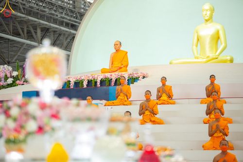ภาพ No.123046:พิธีตักบาตร และพิธีบูชาข้าวพระ ในวันอาทิตย์ต้นเดือนที่ 4 กุมภาพันธ์ พ.ศ. 2567 ณ วัดพระธรรมกาย จ.ปทุมธานี