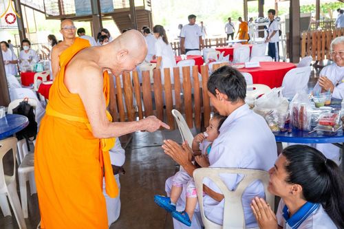 ภาพ No.87124:พิธีทักษิณานุปทานแด่บรรพชนตระกูลผ่องสวัสดิ์ และหมู่ญาติที่ล่วงลับไปแล้ว ณ มหาเจดีย์ทัตตชีโว ศูนย์อบรมเยาวชนกาญจนบุรี วันที่ 31 สิงหาคม พ.ศ. 2566