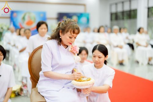 ภาพ No.221402:วันอาทิตย์ที่ 27 เมษายน พ.ศ. 2568 พิธีเจริญพระพุทธมนต์สมโภชดวงแก้วธรรมชัย เนื่องในโอกาสบูชาธรรม 81 ปีหลวงพ่อธัมมชโย อัญเชิญประดิษฐานเนื่องในโอกาสสถาปนาวัดพระธรรมกายไอซ์แลนด์ ณ อาคารปลูกศรัทธา 1 วัดพระธรรมกาย อำเภอคลองหลวง จังหวัดปทุมธานี