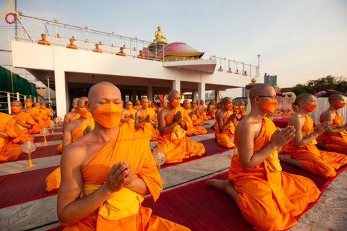 ภาพ No.119190:พิธีจุดประทีปถวายเป็นพุทธบูชา และบูชาธรรมมหาปูชนียาจารย์ พระมงคลเทพมุนี(สด จนฺทสโร) ในโครงการธรรมยาตราฯ วันที่ 26 มกราคม พ.ศ. 2567 ณ อาคารธรรมยาตรา กตัญญูบูชามหาปูชนียาจารย์ ตรงข้ามวัดปากน้ำภาษีเจริญ จ.กรุงเทพมหานคร