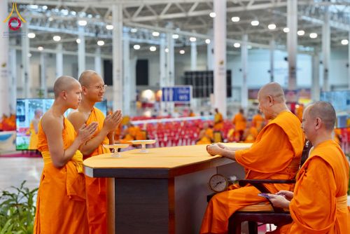 ภาพ No.237467:วันอาทิตย์ที่ 10 สิงหาคม พ.ศ.2568 พิธีมอบใบประกาศเกียรติคุณ โครงการสอบบาลี "ฉลองแชมป์" บูชาธรรม 80 ปี หลวงพ่อธัมมชโย ประจำปี 2568 และ พิธีมอบดวงแก้วสามเณรทรงบาลีไวยากรณ์ ณ สภาธรรมกายสากล วัดพระธรรมกาย ปทุมธานี