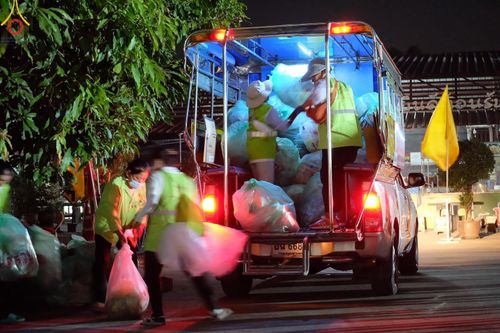 ภาพ No.116979:V.16 เป็นทีม การเตรียมงาน เก็บงาน การรับบุญของเจ้าหน้าที่หน่วยงานต่างๆ เพื่อโครงการธรรมยาตรา กตัญญูบูชามหาปูชนียาจารย์ พระมงคลเทพมุนี (สด จนฺทสโร) พระผู้ปราบมาร อนุสรณ์สถาน 7 แห่ง ปีที่ 12 ระหว่างวันที่ 2 - 31 มกราคม พ.ศ. 2567