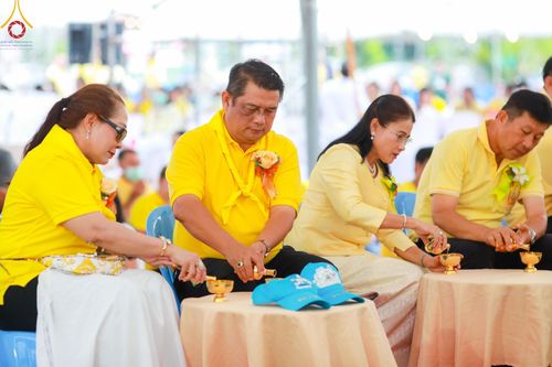 ภาพ No.146470:มหาสังฆทานถวายเป็นพุทธบูชาครั้งยิ่งใหญ่ โครงการทำบุญตักบาตร เพื่อถวายเป็นพระราชกุศล เนื่องในโอกาสมหามงคลเฉลิมพระชนมพรรษา พระบาทสมเด็จพระเจ้าอยู่ห้วฯ ทรงเจริญพระชนมพรรษา 6 รอบ 72 พรรษา