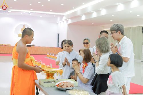 ภาพ No.216214:วันเสาร์ที่ 5 เมษายน พ.ศ. 2568 พิธีตัดปอยผม พิธีขอขมาผู้ปกครอง พิธีขอขมามอบผ้าไตร พิธีบรรพชา พิธีถวายบาตรสามเณร ณ ศูนย์ปฏิบัติธรรมและศูนย์อบรมเยาวชนเพชรบุรี ต.ท่าแลง อ.ท่ายาง จ.เพชรบุรี