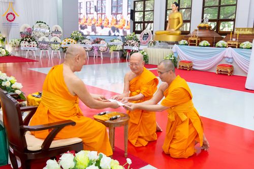 ภาพ No.314502:วันศุกร์ที่ 20 มีนาคม พ.ศ. 2569 พิธีบำเพ็ญกุศล คุณพ่อณรงค์ จินตมากุล โยมบิดา พระครูปลัดรัตนวีรวัฒน์ (รังสฤษดิ์ อิทฺธิจินตโก) ที่ปรึกษาเจ้าคณะจังหวัดปทุมธานี เจ้าอาวาสวัดพระธรรมกาย  ณ ห้องปลูกศรัทธา 2 วัดพระธรรมกาย ปทุมธานี