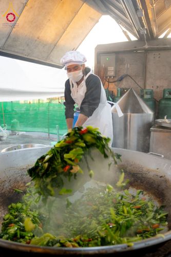 ภาพ No.292255:วันที่ 11 มกราคม พ.ศ. 2569 พิธีถวายภัตตาหารเป็นสังฆทาน แด่พระธรรมยาตรา ในโครงการธรรมยาตรา กตัญญูบูชา มหาปูชนียาจารย์ พระมงคลเทพมุนี(สด จนฺทสโร) พระผู้ปราบมาร อนุสรณ์สถาน 7 แห่ง ปีที่ 14 ณ  อนุสรณ์สถานลำดับที่ 2  สถานที่ตั้งมโนปณิธานบวชตลอดชีวิต อนุสรณ์สถ