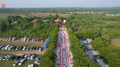 ภาพ No.81329:พิธีตักบาตรพระ ๑,๐๒๘ รูป ถวายเป็นพุทธบูชา เนื่องในสัปดาห์วิสาขบูชาโลก  ช่วยคณะสงฆ์ ๓๒๓ วัด ๔ จังหวัดชายแดนใต้ วันอาทิตย์ที่ ๒๘ พฤษภาคม พ.ศ.๒๕๖๖ ณ ศูนย์ปฎิบัติธรรมดอยหล่อ อำเภอดอยหล่อ จังหวัดเชียงใหม่