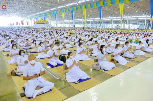 ภาพ No.81544:พิธีตักบาตร ข้าวสารอาหารแห้ง และพิธีบูชาข้าวพระ ณ สภาธรรมกายสากล วัดพระธรรมกาย วันเสาร์ที่ 3 มิถุนายน 2566