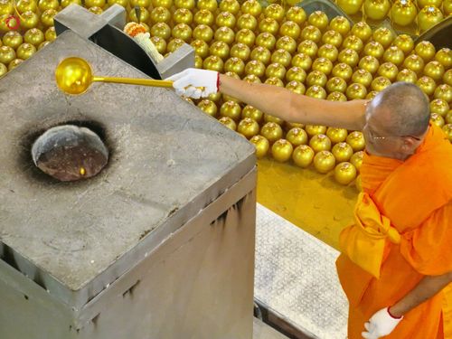 ภาพ No.82360:พิธีหล่อพระประธานเพื่อประดิษฐาน ณ มหาวิหารคด วันอาทิตย์ที่ 11 มิถุนายน พ.ศ. 2566 ณ สภาธรรมกายสากล วัดพระธรรมกาย