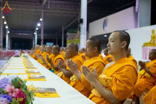 ภาพ No.303102:วันที่ 26 มกราคม พ.ศ. 2569 พิธีถวายภัตตาหารเป็นสังฆทาน แด่พระธรรมยาตรา ณ วัดพระธรรมกาย  จังหวัดปทุมธานี ในโครงการธรรมยาตรา กตัญญูบูชา มหาปูชนียาจารย์ พระมงคลเทพมุนี(สด จนฺทสโร) พระผู้ปราบมาร อนุสรณ์สถาน 7 แห่ง ปีที่ 14