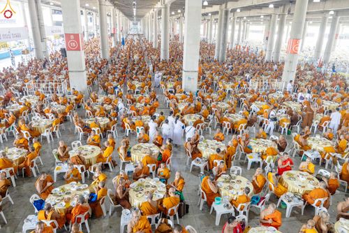 ภาพ No.323770:วันที่ 22 เมษายน พ.ศ.2569(วันคุ้มครองโลก) งานถวายมหาสังฆทาน 40,000 กว่าวัดทั่วประเทศ คณะสงฆ์ฉันภัตตาหารเพล