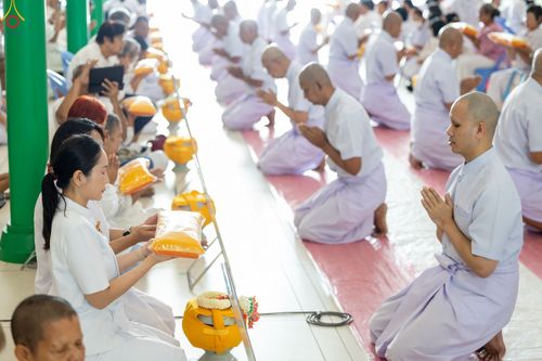 ภาพ No.350817:วันที่ 19 กันยายน พ.ศ.2569 พิธีบรรพชาอุปสมบท โครงการอุปสมบทหมู่บูชาธรรม ครบรอบ 109 ปี วันครูผู้ค้นพบวิชชาธรรมกาย ณ โบสถ์พระไตรปิฏก วัดพระธรรมกาย