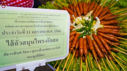 ภาพ No.70110:พิธีถวายภัตตาหารเป็นสังฆทาน แด่คณะพระธรรมยาตราฯ ในโครงการธรรมยาตราฯ ปีที่ 11 ณ อนุสรณ์สถานคลองบางนางแท่น อ.สามพราน จ.นครปฐม วันที่ 11 มกราคม พ.ศ. 2566