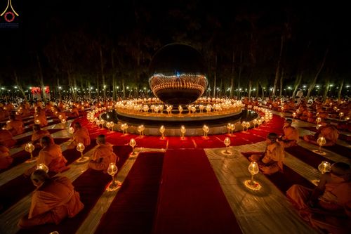 ภาพ No.69511:พิธีจุดประทีปถวายเป็นพุทธบูชา และบูชาธรรมมหาปูชนียาจารย์ ในโครงการธรรมยาตรากตัญญูบูชา มหาปูชนียาจารย์ พระมงคลเทพมุนี(สด จนฺทสโร) พระผู้ปราบมาร ปีที่ 11 ณ อนุสรณ์สถานมหาวิหารพระมงคลเทพมุนี อ.สองพี่น้อง จ.สุพรรณบุรี