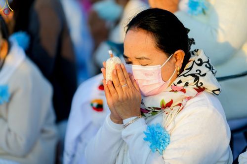 ภาพ No.74794:พิธีตักบาตรพระธรรมยาตราฯ ในโครงการธรรมยาตรากตัญญูบูชา มหาปูชนียาจารย์ พระมงคลเทพมุนี(สด จนฺทสโร) พระผู้ปราบมาร ปีที่ 11 ณ อนุสรณ์สถานลำดับที่ 5 สถานที่เผยแผ่วิชชาธรรมกายครั้งแรก อนุสรณ์สถานบางปลา วัดบางปลา อ.บางเลน จ.นครปฐม วันที่ 29 มกราคม พ.ศ. 2566