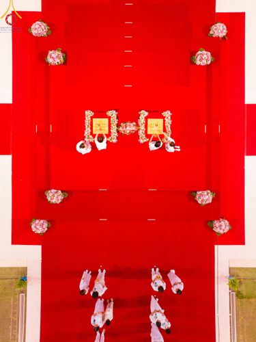 ภาพ No.83696:พิธีวางแผ่นจารึกชื่อและพิธีวางพวงมาลัยสักการะพระประธาน วันอาทิตย์ที่ 16 กรกฎาคม พ.ศ. 2566 ณ รัตนบัลลังก์ สภาธรรมกายสากล วัดพระธรรมกาย