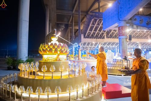 ภาพ No.280335:วันที่ 31 ธันวาคม พ.ศ.2568 -วันที่ 1 มกราคม พ.ศ.2569 พิธีฉลองชัยสวดมนต์บทธัมมจักกับปปวัตนสูตร ครบ 8,000,000,000 จบ , พิธีสวดมนต์ข้ามปี ณ วัดพระธรรมกาย