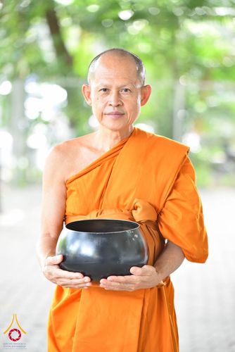 ภาพ No.344283:วันที่ 12 สิงหาคม พ.ศ. 2569  พสกนิกรชาวอำเภอคลองหลวง พร้อมใจร่วมพิธีสวดพระพุทธมนต์และทำบุญตักบาตรถวายพระราชกุศล เนื่องในวันคล้ายวันพระราชสมภพ สมเด็จพระบรมราชชนนีพันปีหลวง และวันแม่แห่งชาติ 12 สิงหาคม 2569