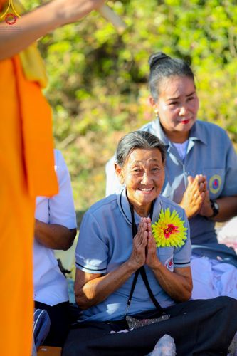 ภาพ No.105718:พิธีต้อนรับพระธรรมยาตรา ในโครงการธรรมยาตรากตัญญูบูชา มหาปูชนียาจารย์ พระมงคลเทพมุนี(สด จนฺทสโร) พระผู้ปราบมาร อนุสรณ์สถาน 7 แห่ง ปีที่ 12 วันที่ 3 มกราคม พ.ศ. 2567 ณ อนุสรณ์สถานโลตัสแลนด์ จ.สุพรรณบุรี