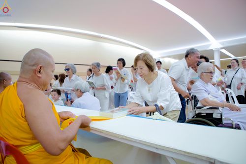 ภาพ No.329107:วันอาทิตย์ที่ 17 พฤษภาคม พ.ศ.2569 พิธีร่วมบุญการศึกษาพระภิกษุสามเณร (หนังสือบาลี นักธรรม ทางก้าวหน้า World-Pec) ณ ห้องแก้วสารพัดนึก 2 วัดพระธรรมกาย
