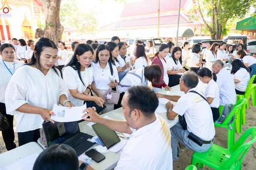 ภาพ No.339202:วันเสาร์ที่ 27 มิถุนายน พ.ศ. 2569 พิธีตักบาตรแด่คณะสงฆ์ 323 วัด 4 จังหวัดชายแดนภาคใต้ พิธีถวายสังฆทานแด่คณะสงฆ์ 323 วัด ปีที่ 22 ครั้งที่ 187 พิธีมอบกองทุนหนุนแรงใจช่วยครูใต้ ปีที่ 19 ครั้งที่ 150 และพิธีทำบุญอุทิศส่วนกุศลให้ผู้วายชนม์