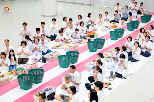 ภาพ No.322869:วันเสาร์ที่ 18 เมษายน พ.ศ. 2569 ตักบาตรฉลองพระใหม่ โครงการอุปสมบทหมู่ธรรมทายาท ระดับอุดมศึกษา รุ่นที่ 53 ภาคฤดูร้อน  ณ ฟ้องปฏิบัติธรรม ชั้นลอย 1/2 มหารัตนวิหารคด คอร์ 13 วัดพระธรรมกาย