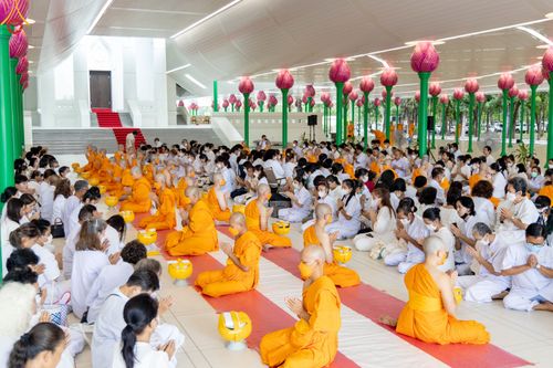 ภาพ No.82744:พิธีเวียนประทักษิณ, พิธีวันทาเจดีย์ ณ มหาธรรมกายเจดีย์  พิธีบรรพชาหมู่พระพี่เลี้ยงเข้าพรรษา, ธรรมทายาทอุดมศึกษา รุ่นที่ 50(ภาคฤดูฝน) และธรรมทายาทพุทธศาสตร์สากล รุ่นที่ 7 (ภาคฤดูฝน) วันเสาร์ที่ 17 มิถุนายน พ.ศ. 2566 ณ  โบสถ์พระไตรปิฎก วัดพระธรรมกาย จ.ปทุม