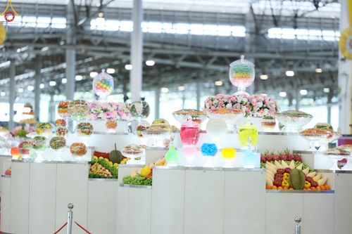 ภาพ No.83024:พิธีตักบาตร ณ บ้านแก้วเรือนทองคุณยายอาจารย์ฯ พิธีบูชาข้าวพระ ณ สภาธรรมกายสากล วัดพระธรรมกาย ในวันอาทิตย์ต้นเดือนที่ 2 ก.ค. พ.ศ.2566