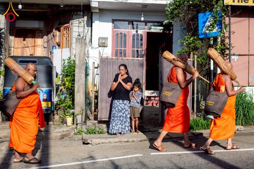 ภาพ No.226430:วันที่ 7-10 พฤษภาคม พ.ศ. 2568 โครงการเดินธรรมยาตรา สยาม-ลังกา ธรรมยาตรา ฉลองเทศกาลวิสาขบูชาแห่งชาติ ศรีลังกา บูชาธรรม 81 ปี หลวงพ่อธัมมชโย เมืองนูวราอิลิยา ประเทศศรีลังกา