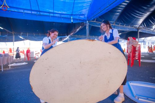 ภาพ No.59819:V.39 ทุ่มสุดใจ ธรรมชัย 80 ปี การเตรียมงาน การปฏิบัติงาน ของเจ้าหน้าที่หน่วยงานต่างๆ เพื่อพิธีฉลองอายุวัฒนมงคล 80 ปี หลวงพ่อธัมมชโย และรับถวายมหาสังฆทาน 10,000 กว่าวัดทั่วประเทศ ในวันคุ้มครองโลก จันทร์ที่ 22 เมษายน พ.ศ. 2567