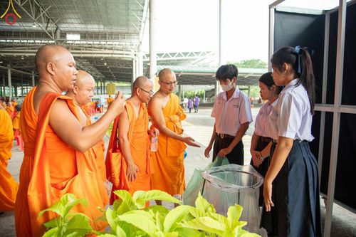 ภาพ No.58999:V.40 ภัตตาหารพระหมื่นวัด เราจัดให้ การปฏิบัติงานของเจ้าหน้าที่และอาสาสมัคร เพื่อรับบุญในการถวายภัตตาหาร แด่คณะสงฆ์ 10,000 กว่าวัดทั่วประเทศ ที่มาร่วมงานวันคุ้มครองโลก จันทร์ที่ 22 เมษายน พ.ศ. 2567 ณ วัดพระธรรมกาย