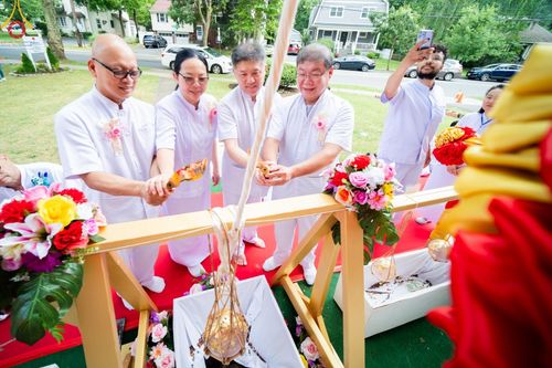 ภาพ No.144889:พิธีประดิษฐานลูกนิมิตมหาสมบัติ ผูกสีมาสถาปนาอุโบสถ บูชาธรรม ๘๐ ปี หลวงพ่อธัมมชโย วันอาทิตย์ที่ ๓๐ มิถุนายน พ.ศ. ๒๕๖๗ วัดพระธรรมกายนิวเจอร์ซี ประเทศสหรัฐอเมริกา