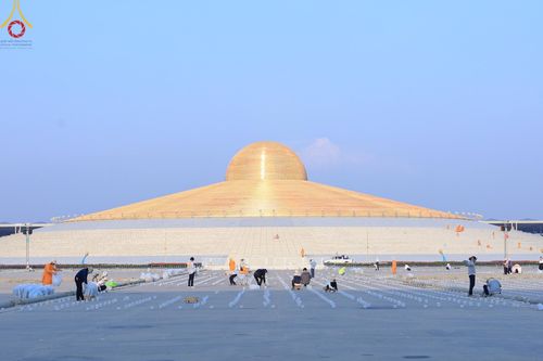 ภาพ No.61011:V.37 ยิ่งกว่าดี เพื่อ 80 ปีของพ่อ ภาพการเตรียมงานของหน่วยงานต่างๆ เพื่อพิธีฉลองอายุวัฒนมงคล 80 ปี หลวงพ่อธัมมชโย และรับถวายมหาสังฆทาน 10,000 กว่าวัดทั่วประเทศ ในวันคุ้มครองโลก วันจันทร์ที่ 22 เมษายน พ.ศ. 2567