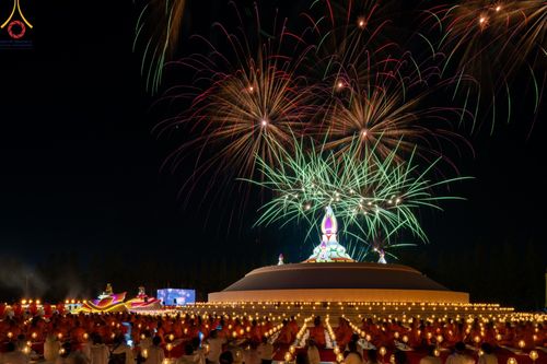 ภาพ No.192816:พิธีจุดประทีปถวายเป็นพุทธบูชา และบูชาธรรมมหาปูชนียาจารย์ ณ อนุสรณ์สถานคลองบางนางแท่น อ.สามพราน จ.นครปฐม ในโครงการธรรมยาตรา กตัญญูบูชา มหาปูชนียาจารย์ พระมงคลเทพมุนี(สด จนฺทสโร) พระผู้ปราบมาร อนุสรณ์สถาน 7 แห่ง ปีที่ 13 วันที่ 10 มกราคม พ.ศ. 2568