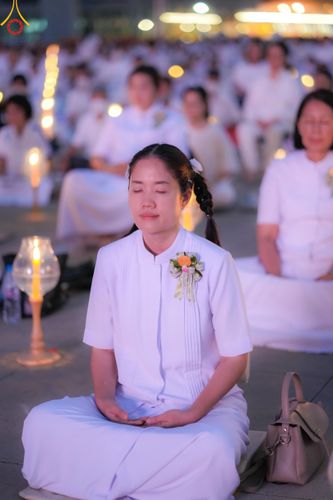 ภาพ No.122154:พิธีจุดประทีปถวายเป็นพุทธบูชา และบูชาธรรมมหาปูชนียาจารย์ พระมงคลเทพมุนี(สด จนฺทสโร) ในโครงการธรรมยาตรา กตัญญูบูชา มหาปูชนียาจารย์ พระมงคลเทพมุนี(สด จนฺทสโร) พระผู้ปราบมาร อนุสรณ์สถาน 7 แห่ง ปีที่ 12 วันที่ 31 มกราคม พ.ศ. 2567 ณ วัดพระธรรมกาย จ.ปทุมธานี