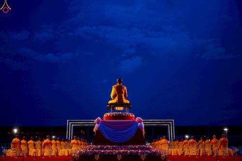 ภาพ No.253073:วันที่ 10 ตุลาคม พ.ศ. 2568 พิธีปลูกต้นทรัพย์บานชื่น ณ ลานธรรม วัดพระธรรมกาย