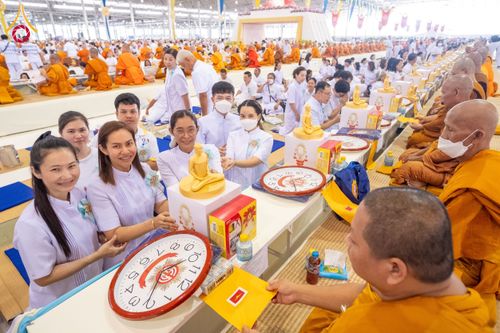 ภาพ No.60124:พิธีเจริญพระพุทธมนต์ "ฉลองอายุวัฒนมงคล 80 ปี หลวงพ่อธัมมชโย" พิธีถวายไทยธรรม คณะสงฆ์ 10,000 กว่าวัดทั่วประเทศ ในวันคุ้มครองโลก วันจันทร์ที่ 22 เมษายน พ.ศ. 2567 ณ สภาธรรมกายสากล วัดพระธรรมกาย จ.ปทุมธานี