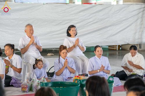 ภาพ No.339977:วันอาทิตย์ที่ 19 กรกฎาคม พ.ศ.2569 พิธีตักบาตรโครงการบรรพชาสามเณรนานาชาติ รุ่นที่ 15 ณ มหารัตนวิหารคด 6 วัดพระธรรมกาย