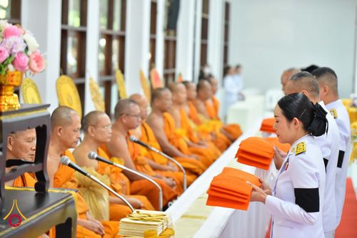 ภาพ No.344259:วันที่ 12 สิงหาคม พ.ศ. 2569  พสกนิกรชาวอำเภอคลองหลวง พร้อมใจร่วมพิธีสวดพระพุทธมนต์และทำบุญตักบาตรถวายพระราชกุศล เนื่องในวันคล้ายวันพระราชสมภพ สมเด็จพระบรมราชชนนีพันปีหลวง และวันแม่แห่งชาติ 12 สิงหาคม 2569