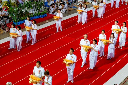 ภาพ No.215579:วันอาทิตย์ต้นเดือนที่ 6 เมษายน พ.ศ. 2568 ขบวนอัญเชิญผ้าป่าสมทบ มหาสังฆทาน 40,000 กว่าวัดทั่วประเทศ ณ สภาธรรมกายสากล วัดพระธรรมกาย