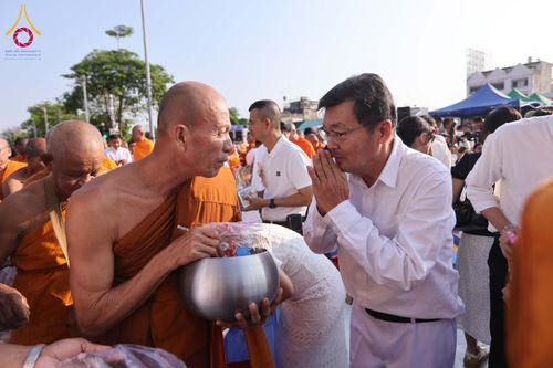 ภาพ No.312895:วันอาทิตย์ที่ 8 มีนาคม พ.ศ.2569 ทำบุญเมืองนครราชสีมา 558 ปี ตักบาตรพระ 10,000 รูป (ภาพชุดที่ 2)