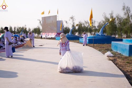 ภาพ No.117935:V.17 สำเร็จๆ การเตรียมงาน เก็บงาน การรับบุญของเจ้าหน้าที่หน่วยงานต่างๆ เพื่อโครงการธรรมยาตรา กตัญญูบูชามหาปูชนียาจารย์ พระมงคลเทพมุนี (สด จนฺทสโร) พระผู้ปราบมาร อนุสรณ์สถาน 7 แห่ง ปีที่ 12 ระหว่างวันที่ 2 - 31 มกราคม พ.ศ.2567